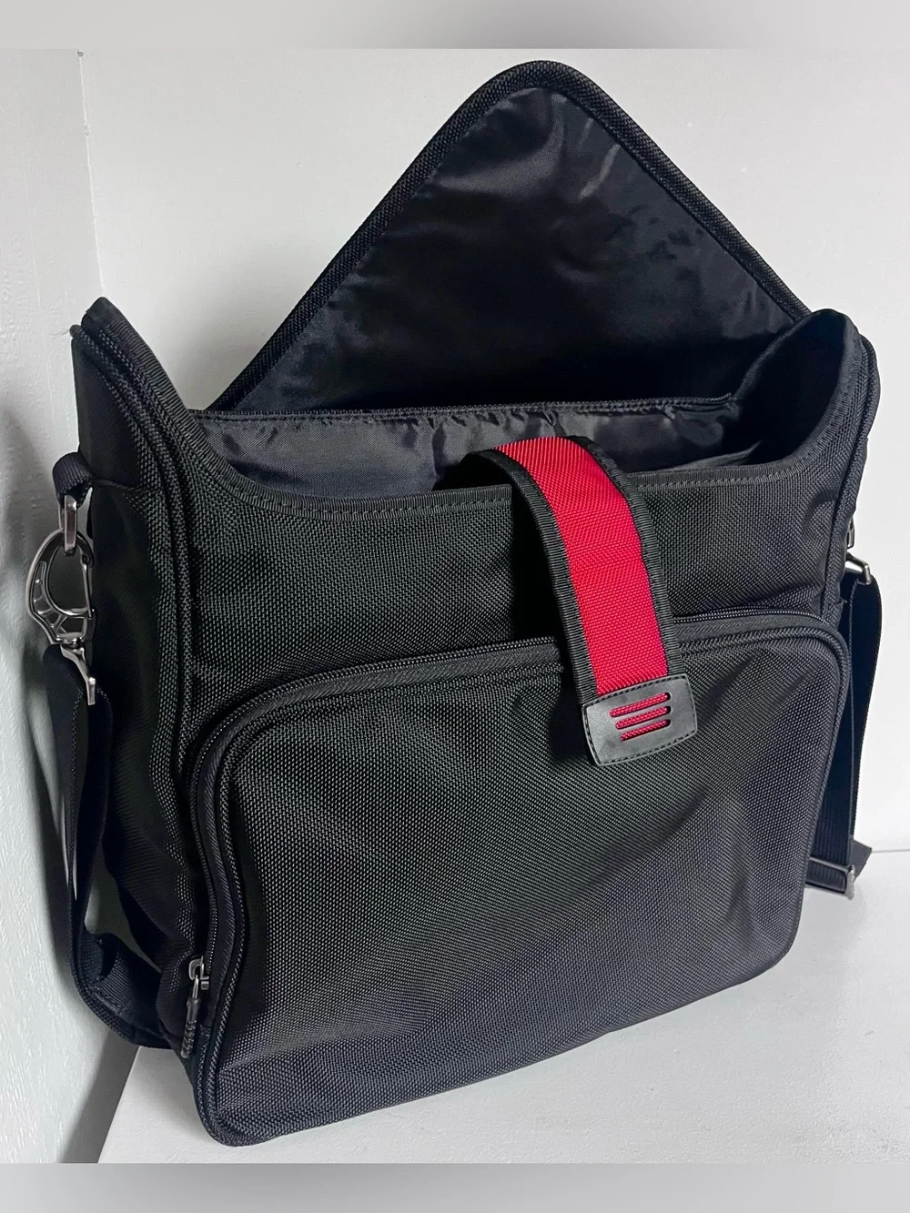 Victorinox by Swiss Army Black Crossbody Messenger Brief Bag Adjustable Strap